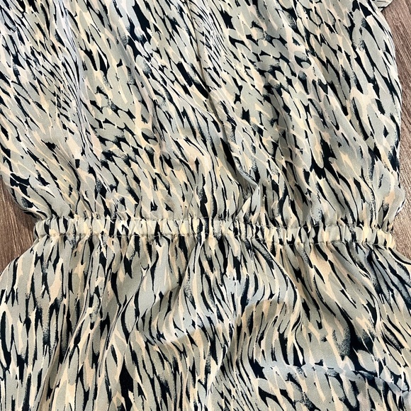 H&M Flutter Sleeved Dress - Picture 6 of 7